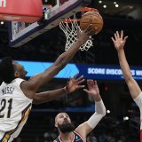 Kyshawn George (18, à droite) et les Wizards ont été battus pour la 2e fois en 3 jours par les Pelicans KEYSTONE/AP/Jess Rapfogel